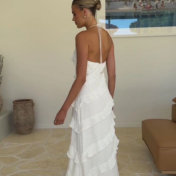 Elegant White Ruffle Dress Billy J - Picture 2 of 2